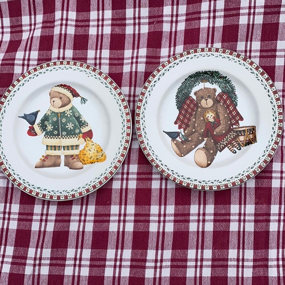 Set of 2 Debbie Mumm 1998 Sakura “Christmas Bears” Lunch Plates‎